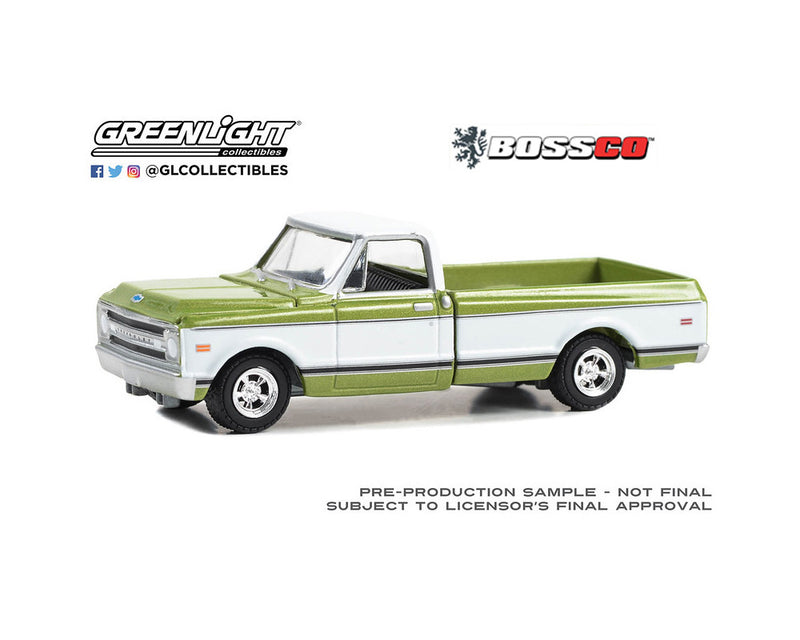 GREENLIGHT - 1972 CHEVROLET C10 "GREEN & WHITE" ***PRE ORDER